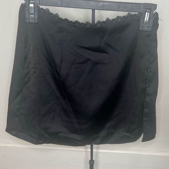 Princess Polly Chakira Black Mini Skirt Nwot Size 2 needs button - Picture 2 of 9